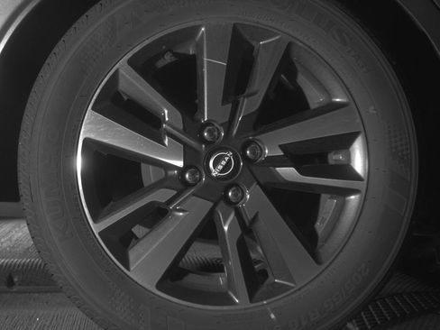 Used 2025 Nissan Versa SV image 15