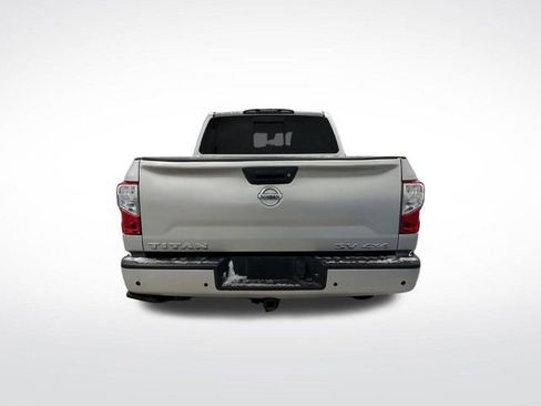 Used 2020 Nissan Titan SV w/ SV Convenience Package image 12