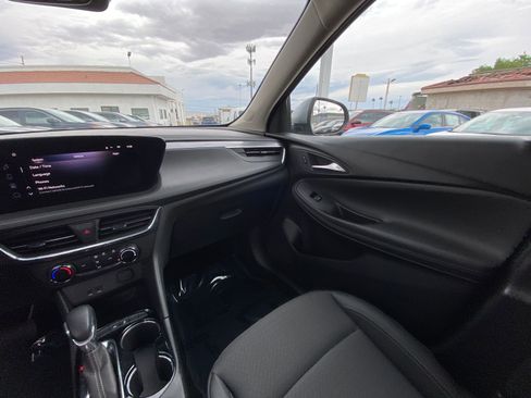 Used 2025 Buick Encore GX Preferred image 34