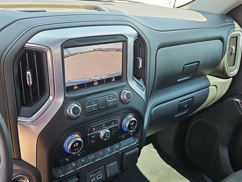 Used 2021 GMC Sierra 1500 SLT w/ X31 Off-Road Package AWD/4WD image 18