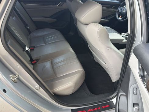 Used 2018 Honda Accord Touring image 12