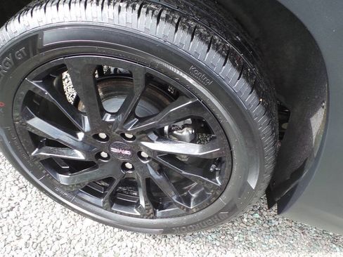 Used 2023 GMC Terrain SLE w/ Driver Convenience Package image 9