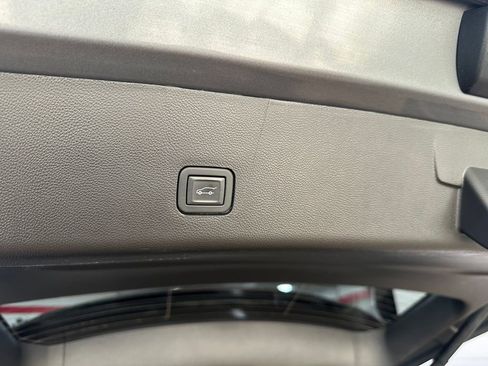 Used 2020 Chevrolet Traverse LT FWD image 42