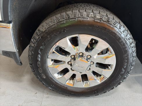 Used 2021 Chevrolet Silverado 2500 LT w/ Fleet Comfort Package AWD/4WD image 9