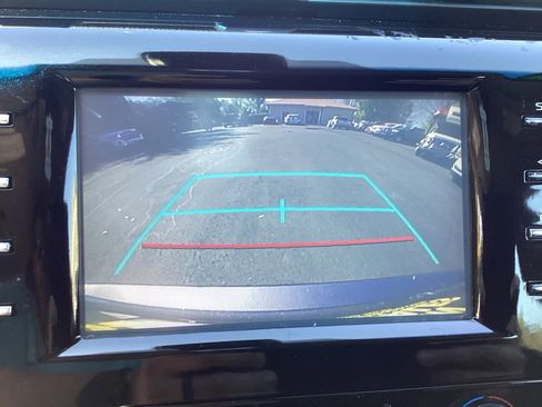 Used 2018 Toyota Camry LE image 19