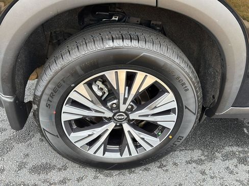 Used 2022 Nissan Rogue SV image 33