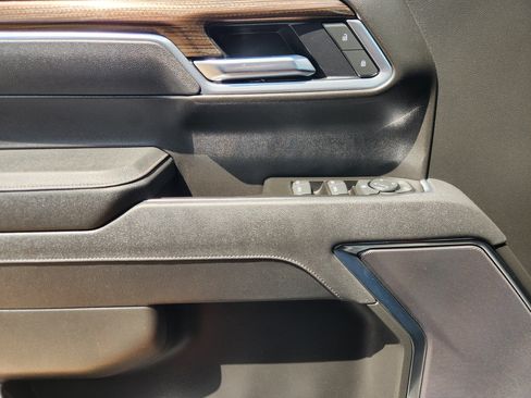 Certified 2025 Chevrolet Silverado 1500 LT AWD/4WD image 22