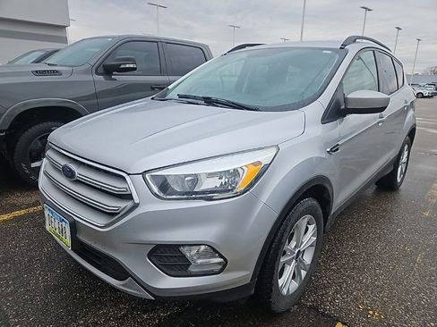 Used 2018 Ford Escape SE w/ SE Sync 3 Package image 2