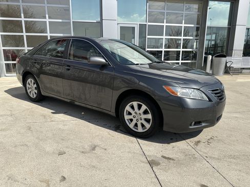 Used 2008 Toyota Camry XLE image 2