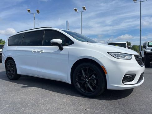Used 2023 Chrysler Pacifica Touring-L w/ S Appearance Package AWD/4WD image 49
