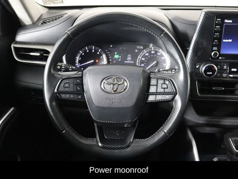 Used 2022 Toyota Highlander XLE FWD image 7