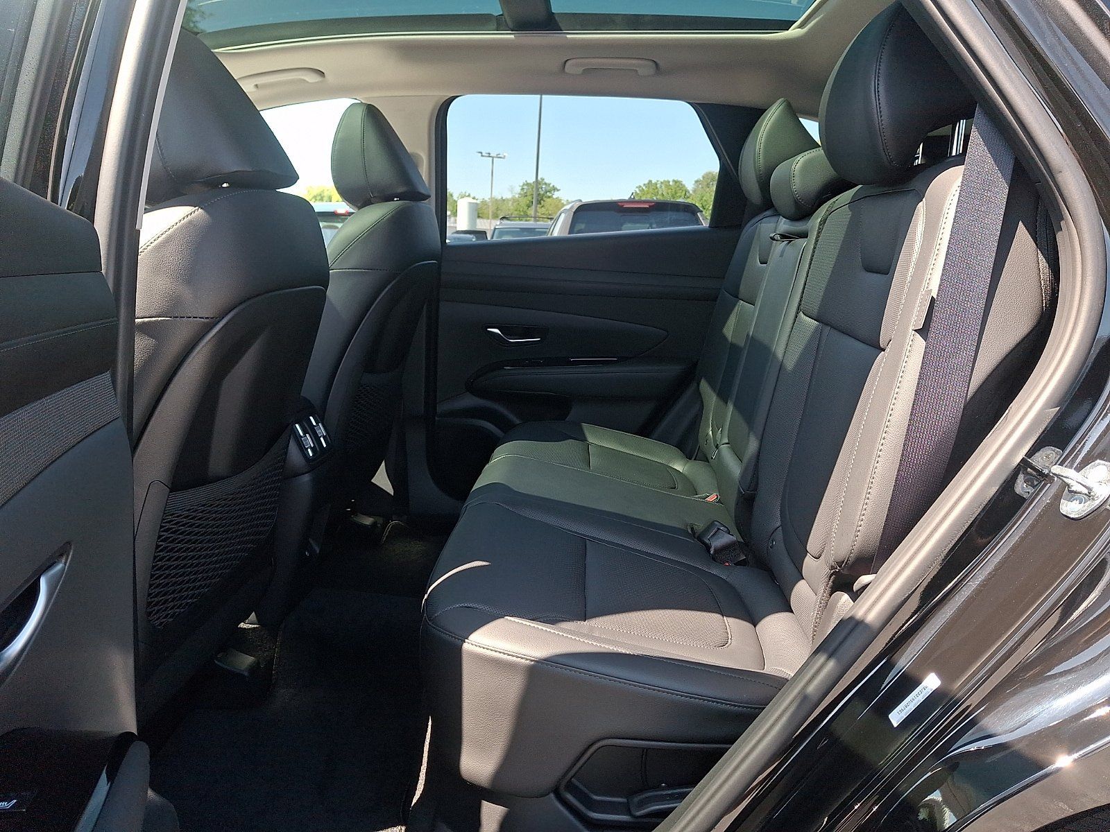 Certified 2025 Hyundai Tucson Limited AWD/4WD image 11