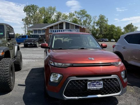 Used 2020 Kia Soul LX FWD image 4