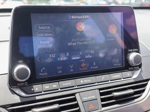 Used 2025 Nissan Altima 2.5 SV FWD image 3