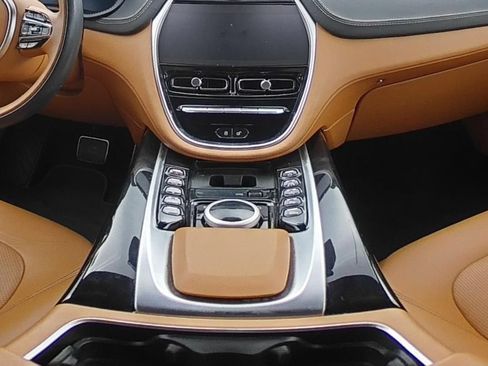 Used 2021 Aston Martin DBX AWD/4WD image 26