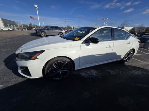 Used 2024 Nissan Altima 2.5 SR image 4