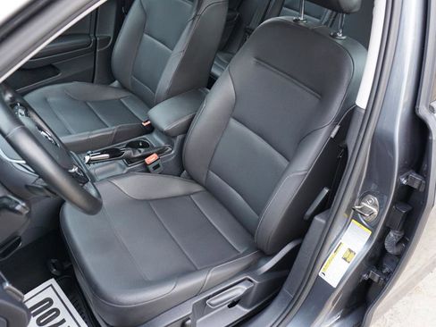 Used 2015 Volkswagen Golf S image 19