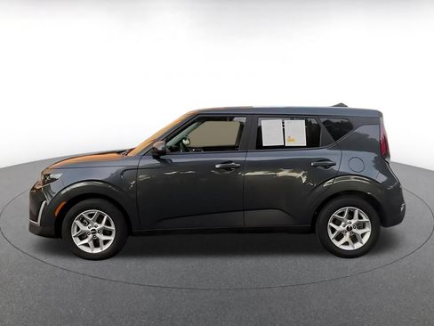 Used 2025 Kia Soul LX w/ LX Technology Package FWD image 7