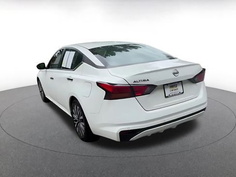 Used 2025 Nissan Altima 2.5 SV FWD image 11
