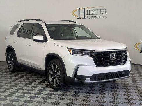 Used 2025 Honda Pilot Elite image 2