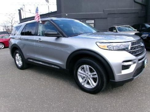 Certified 2024 Ford Explorer XLT w/ Equipment Group 202A AWD/4WD image 3
