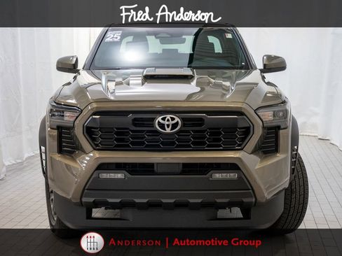 Certified 2025 Toyota RAV4 LE AWD/4WD image 2