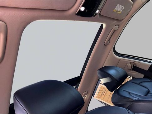 Used 2025 Kia Sorento S w/ Panoramic Sunroof Package FWD image 15