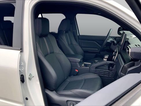 Used 2026 Toyota 4Runner Limited AWD/4WD image 9