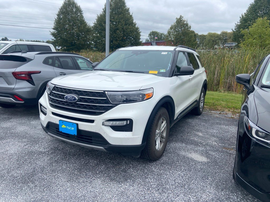 Used 2022 Ford Explorer XLT w/ Equipment Group 202A AWD/4WD image 3