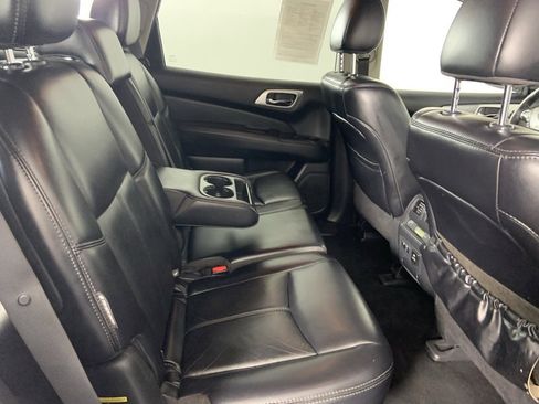 Used 2019 Nissan Pathfinder SL image 19