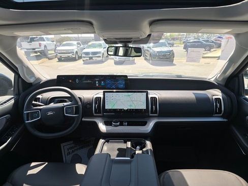 New 2025 Ford Expedition Active image 25