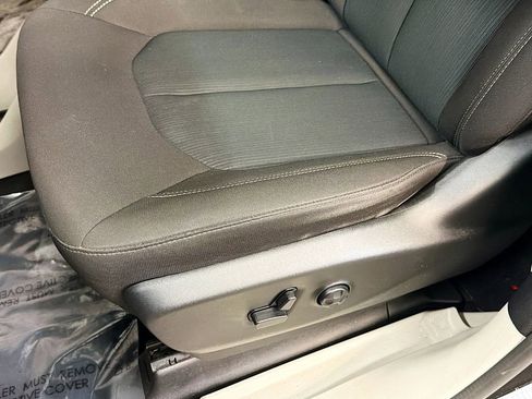 Used 2023 Chrysler Voyager LX FWD image 17