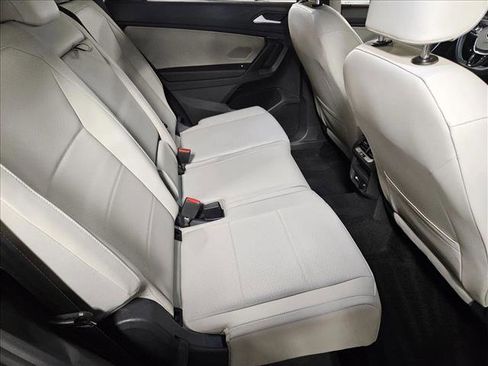 Used 2021 Volkswagen Tiguan SE w/ Panoramic Sunroof Package FWD image 19