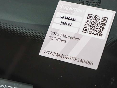 Used 2025 Mercedes-Benz GLC 300 image 28