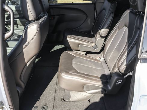 New 2026 Chrysler Pacifica Select w/ S Appearance Package AWD/4WD image 15