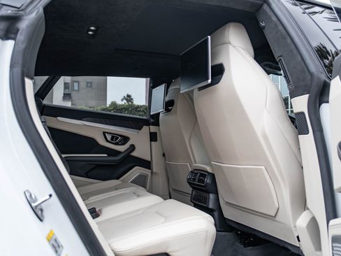 Used 2019 Lamborghini Urus image 39