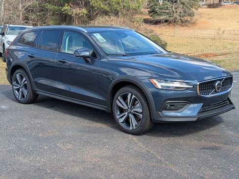 New 2026 Volvo V60 B5 Cross Country Plus w/ Protection Package Premier image 8