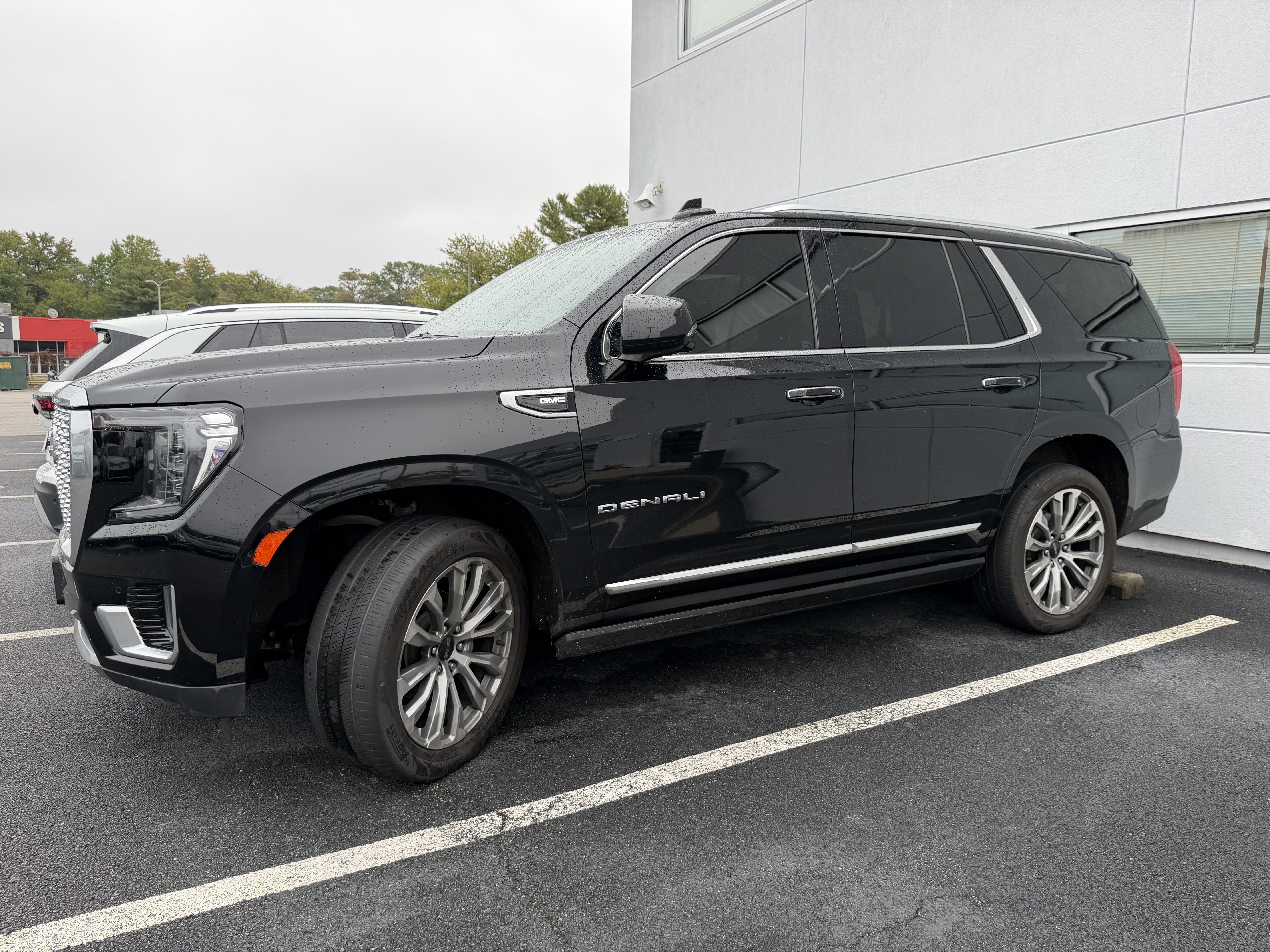 Used 2021 GMC Yukon Denali w/ Denali Premium Package AWD/4WD image 9