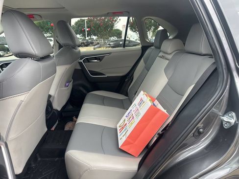 Used 2025 Toyota RAV4 XLE Premium FWD image 10
