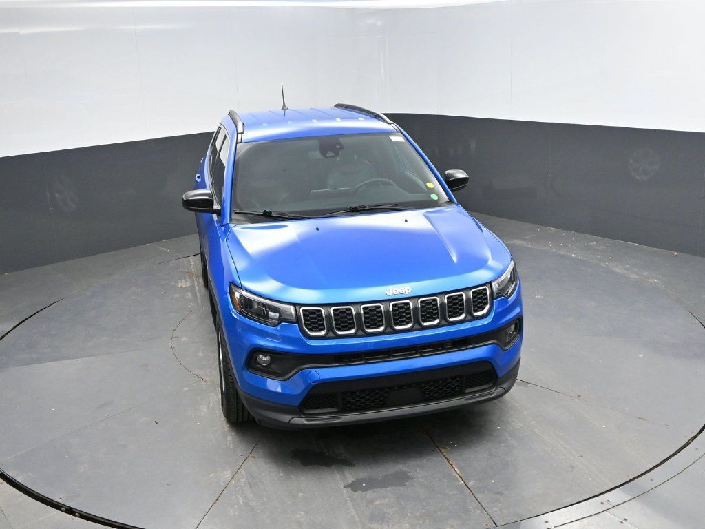 Used 2024 Jeep Compass Latitude AWD/4WD image 25