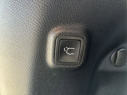 Used 2020 Jeep Cherokee Limited AWD/4WD image 10