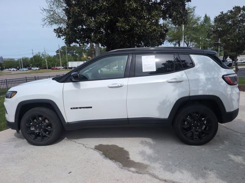 Used 2023 Jeep Compass Altitude w/ Sun and Sound Group image 7