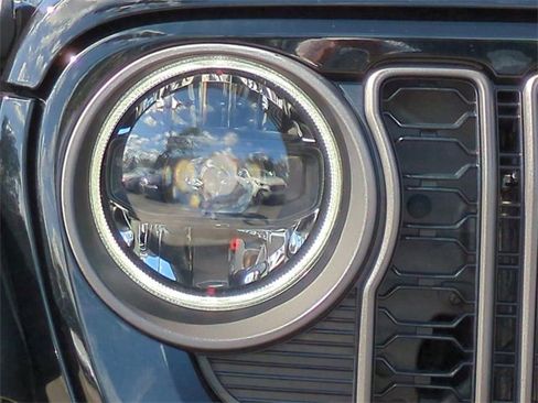 Used 2024 Jeep Gladiator Mojave image 10