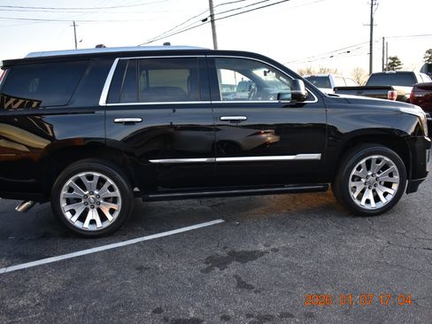 Used 2018 Cadillac Escalade Premium Luxury image 5