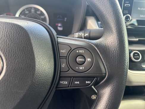 Used 2020 Toyota Corolla LE image 15