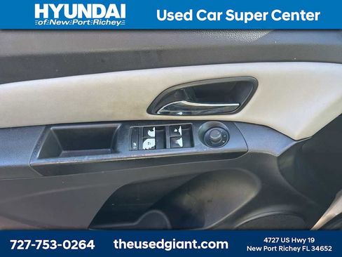 Used 2014 Chevrolet Cruze LS image 10