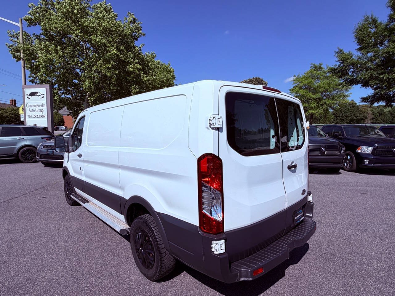 Used 2015 Ford Transit 250 130 Low Roof w/ Exterior Upgrade Package RWD image 21