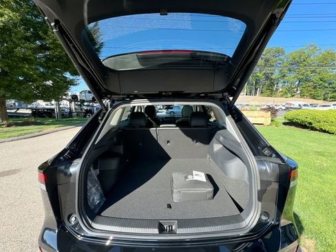 New 2025 Volkswagen Tiguan SE image 23