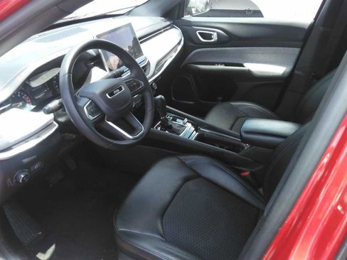 Used 2024 Jeep Compass Latitude AWD/4WD image 2