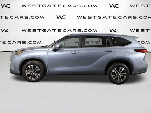 Used 2023 Toyota Highlander XLE FWD image 5